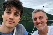 Mãe de Luciano Huck desabafa e relembra ameaças de morte ao filho gay
