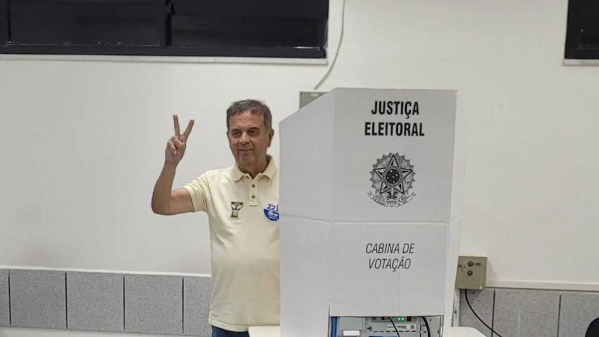 Coordenador da campanha de Flávio, senador Rogério Marinho vota no 2º turno