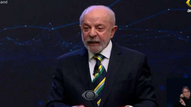 Flávio e Lula deixam propostas de lado e focam em troca de ataques em debate agressivo