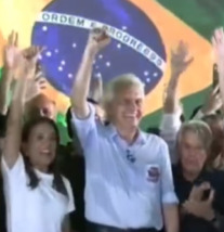 Caido e Flávio Bolsonaro em ato nesta terça-feira, 6, em Goiânia Foto: Reprodução/Instagram/@ronaldocaiado