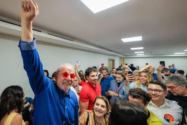 Lula vence com 52% em cidade de SP onde empatou com Flávio no 1º turno - destaque galeria