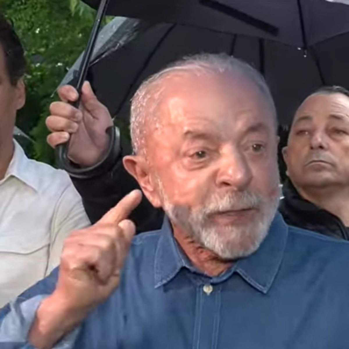 Lula pede prorrogação do horário de votação por falta de ônibus e cita banditismo de prefeituras de São Paulo e Salvador