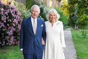 Rei Charles e Camilla vivem crise no casamento por causa de livro de Diana