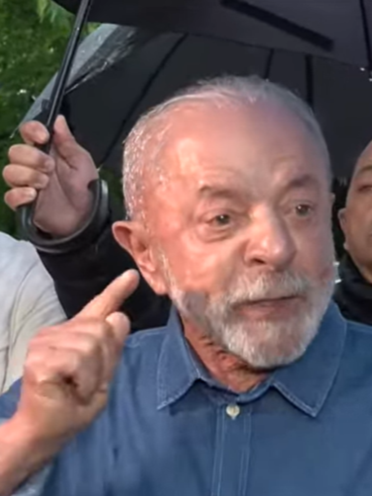 Lula pede prorrogação do horário de votação por falta de ônibus e cita banditismo de prefeituras de São Paulo e Salvador