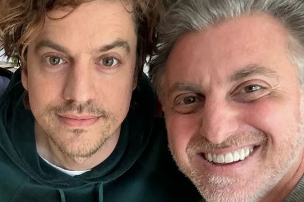 Mãe de Luciano Huck desabafa e relembra ameaças de morte ao filho gay