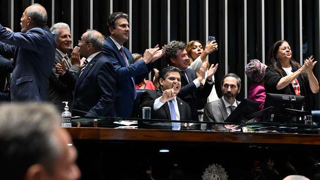 Após promulgação, 66,2% dos brasileiros aprovam o fim da escala 6x1; 26,4% desaprovam, mostra pesquisa BTG-Nexus