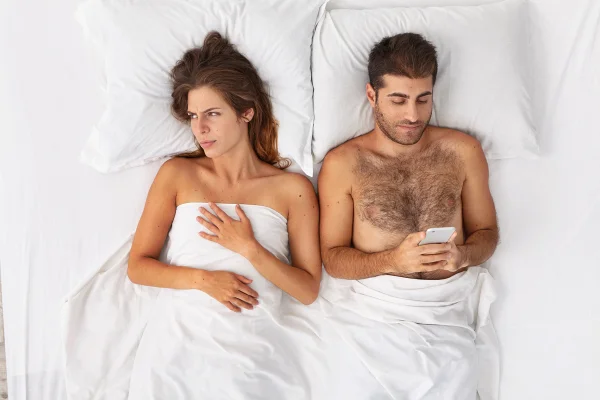 Alto consumo de pornografia reduz satisfação sexual masculina, diz estudo