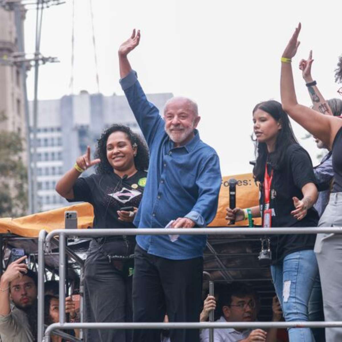 Relator no TSE derruba decisão de Nunes Marques e mantém canal 'Exército do Lula' no WhatsApp