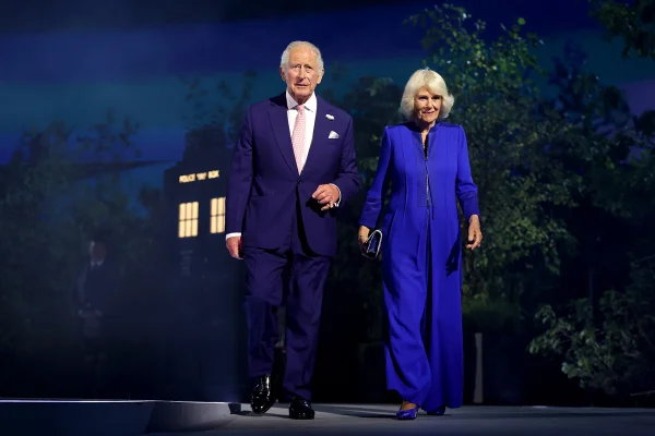 Rei Charles e Camilla vivem crise no casamento por causa de livro de Diana