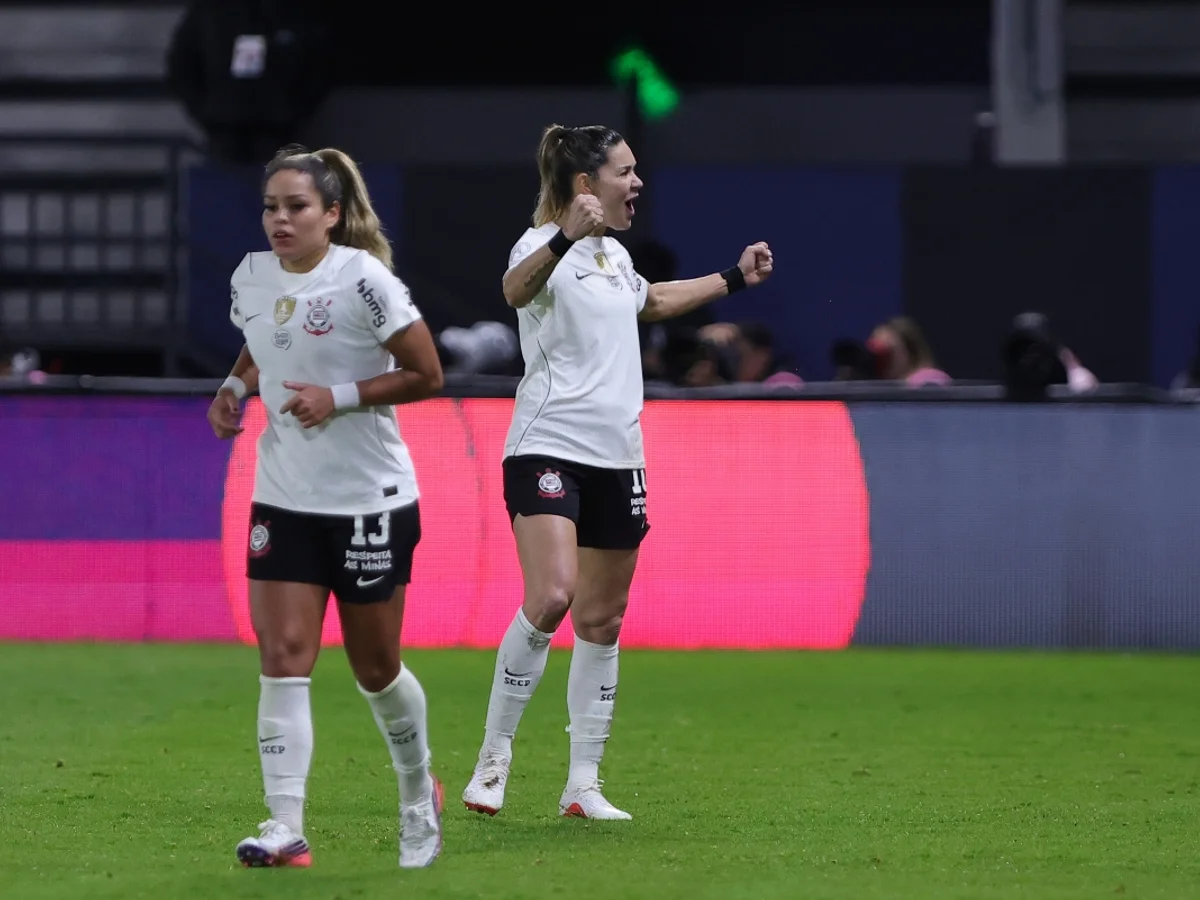 Libertadores Feminina: Corinthians goleia Dragonas e avança para semifinal