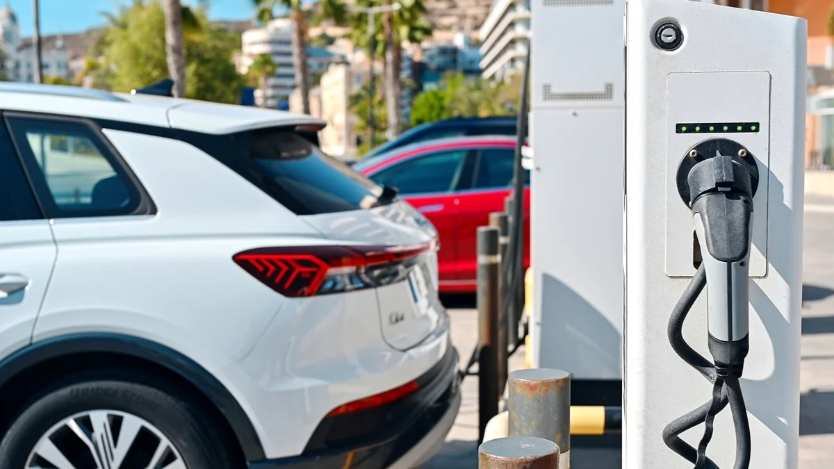 Descarte de baterias de carros elétricos é desafio ambiental e do governo