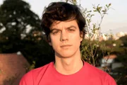 Mãe de Luciano Huck desabafa e relembra ameaças de morte ao filho gay