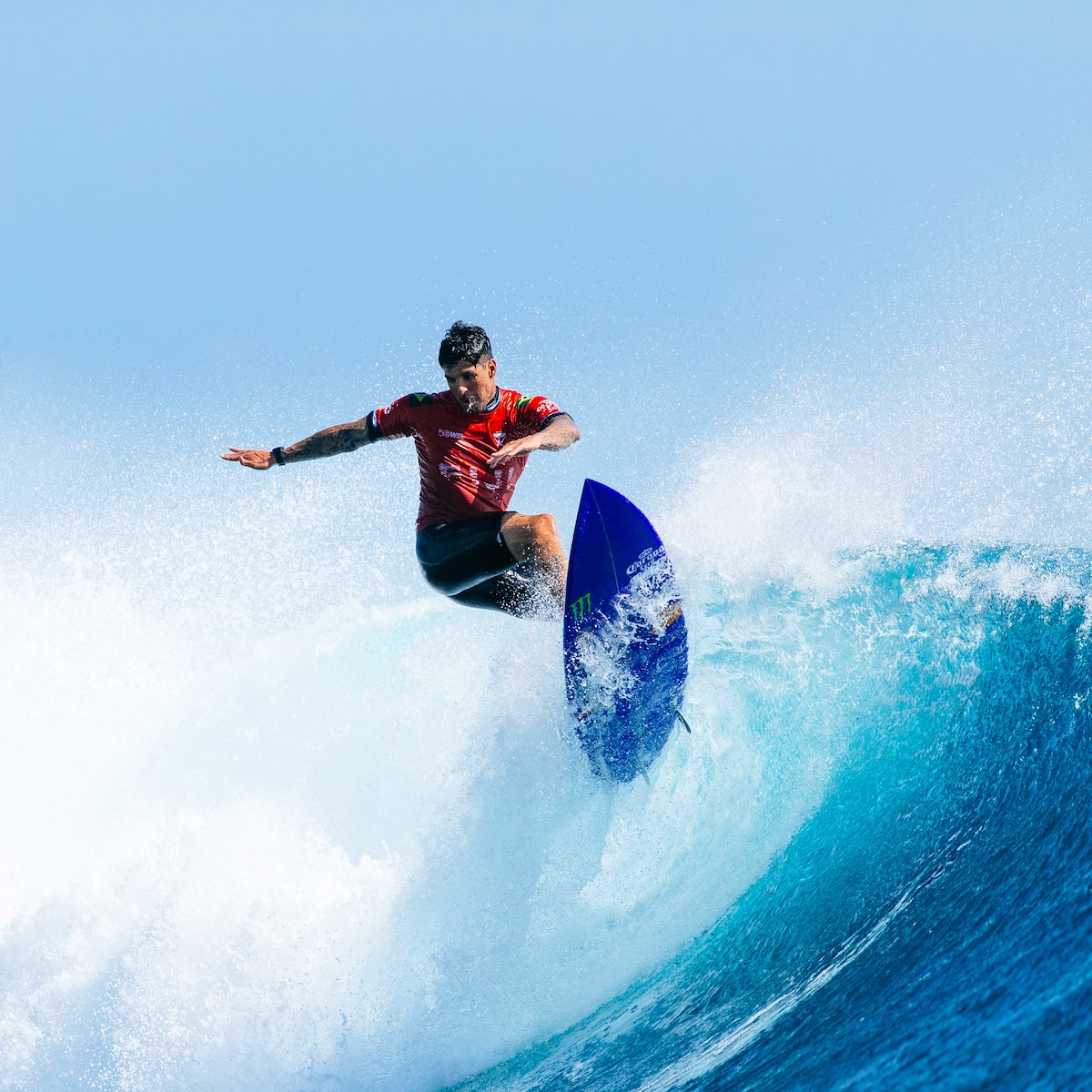 Surfe: norte-americano frustra brasileiros, bate Medina na final e leva etapa de Peniche na WSL