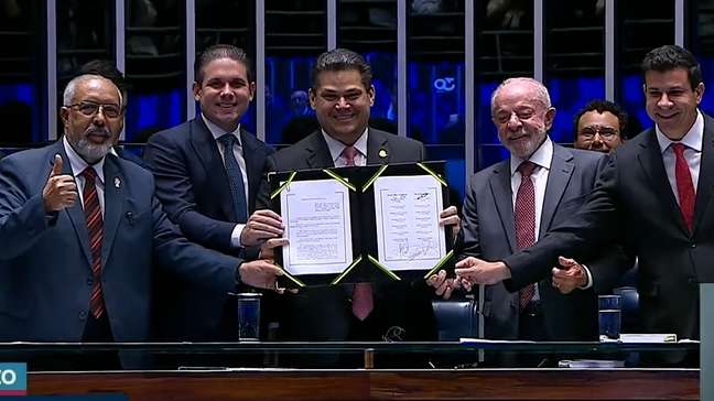 Após promulgação, 66,2% dos brasileiros aprovam o fim da escala 6x1; 26,4% desaprovam, mostra pesquisa BTG-Nexus