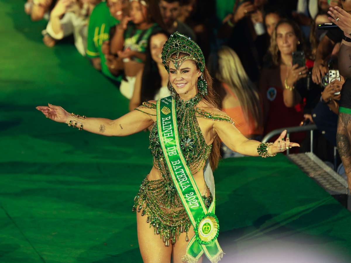 Veja fotos da coroação de Paolla Oliveira na Imperatriz Leopoldinense