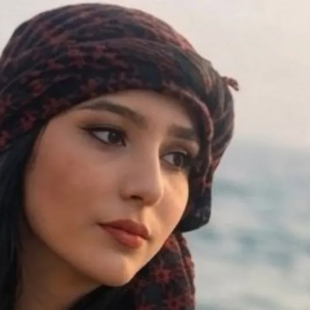 Quem é Najmeh Amini, estudante condenada à morte no Irã, e qual crime ela cometeu?