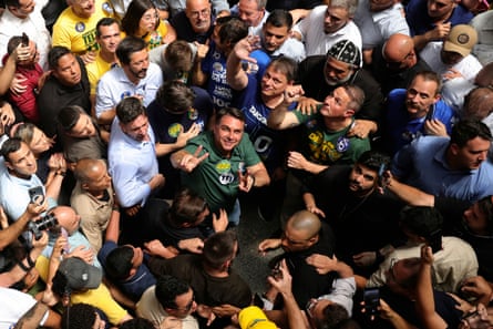 Flávio Bolsonaro, centre, on the campaign trail in São Paulo last week.