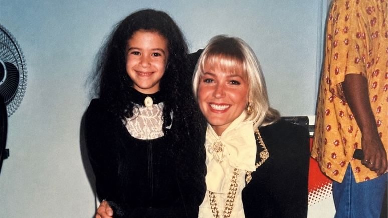 Ex-atriz mirim da Globo resgata foto com a Xuxa e comenta trabalho atual como educadora