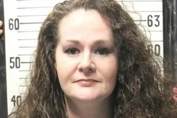 Christa Pike acorda "com raiva e confusa" após execução fracassada nos EUA
