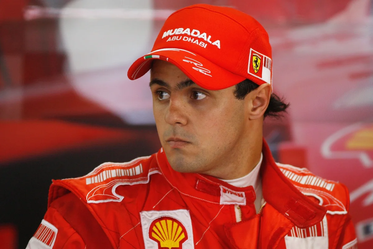 Foto colorida de Felipe Massa, ex-piloto da Ferrari - Metrópoles