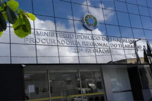 MPT recomenda que supermercado reveja uniformes com número 22 após denúncia