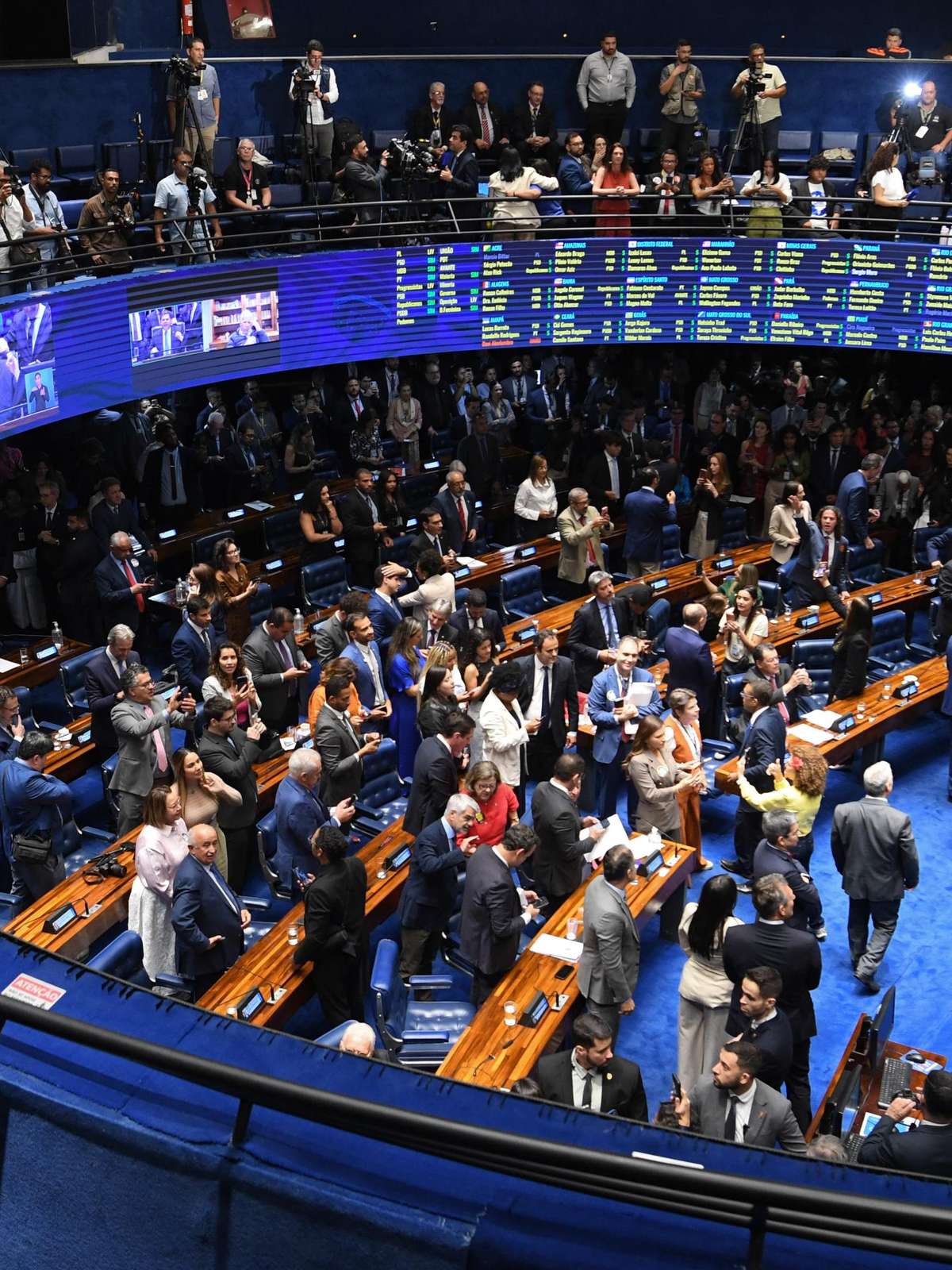 Após promulgação, 66,2% dos brasileiros aprovam o fim da escala 6x1; 26,4% desaprovam, mostra pesquisa BTG-Nexus