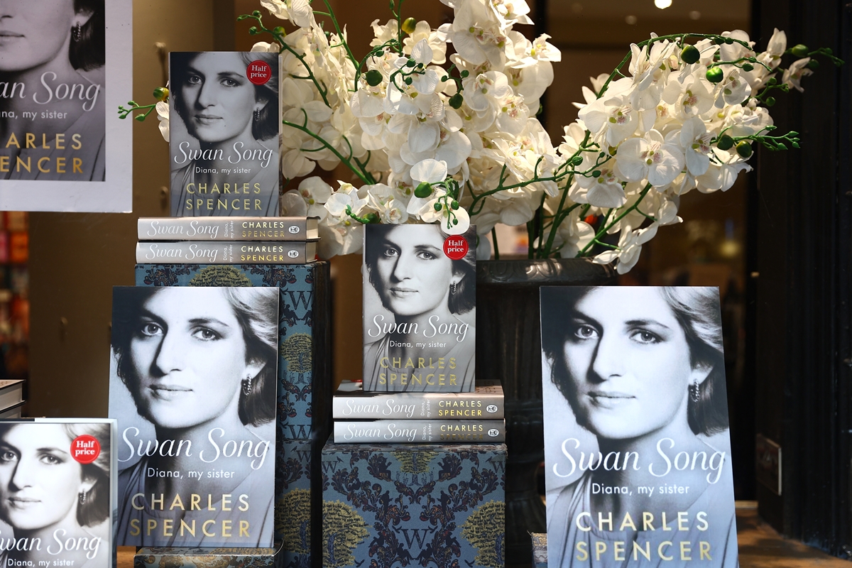 Rei Charles e Camilla vivem crise no casamento por causa de livro de Diana