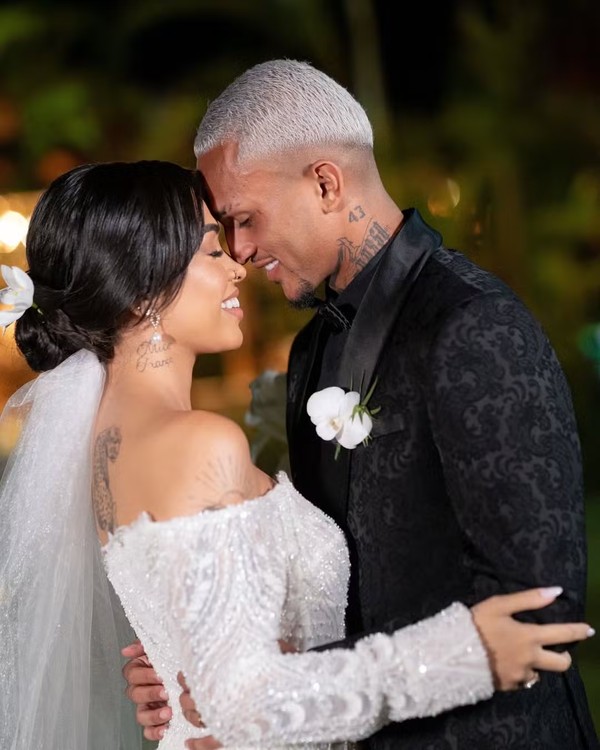 Mãe da filha de Wesley, ex-Flamengo, expõe fim de casamento: 'Me traiu com várias'